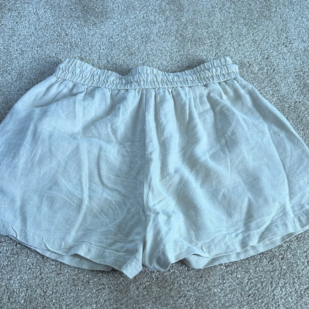 Zara Women's Cream Elastic Waist Shorts - Picture 3 of 3